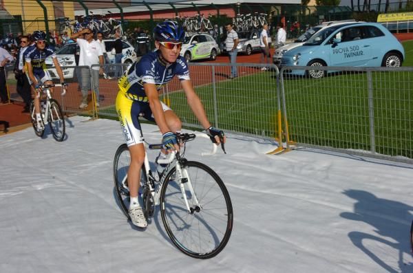 Riccardo Ricc&ograve; (Vacansoleil) in the start area.