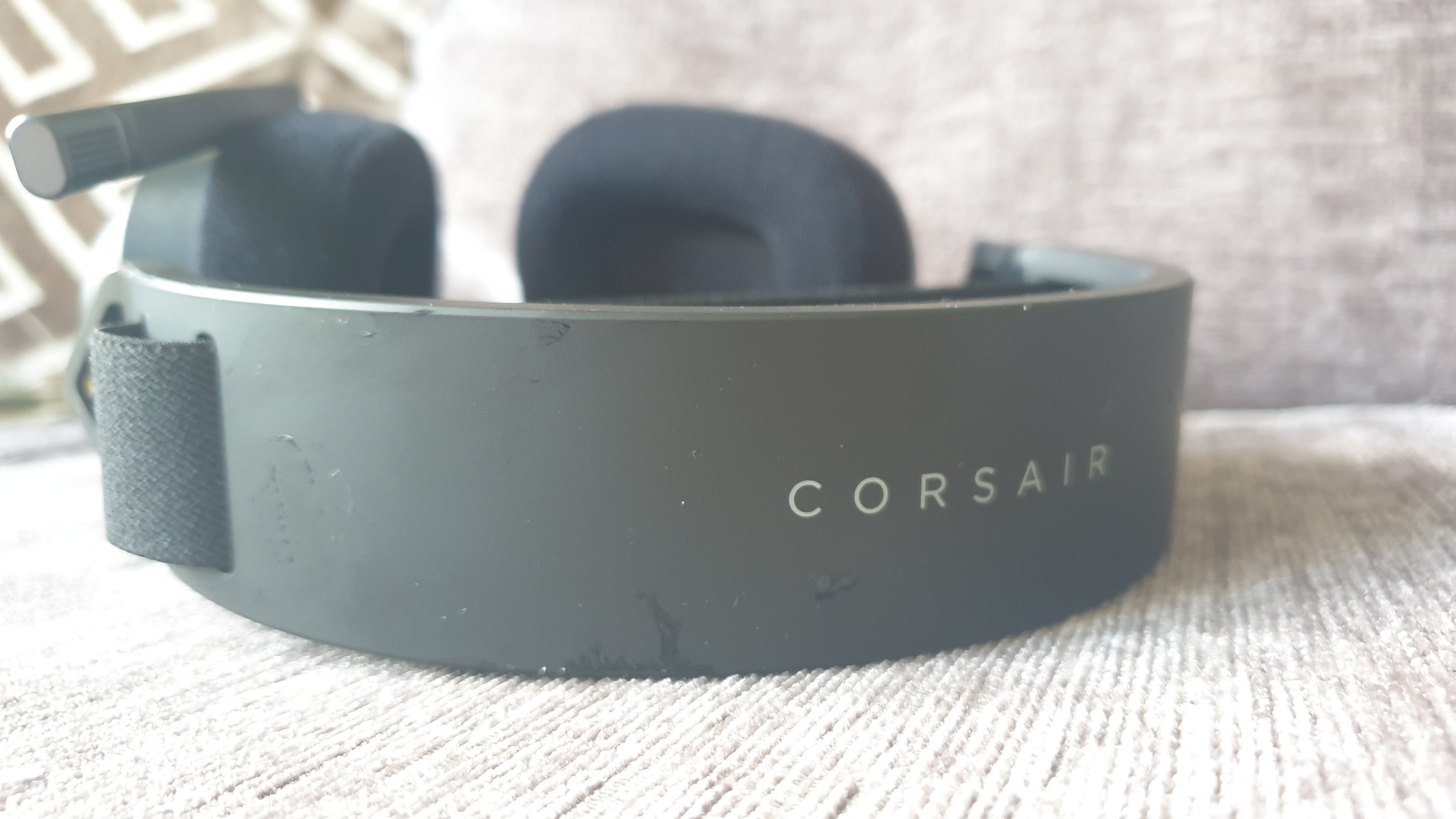 Corsair HS80 RGB Headset gaming nirkabel