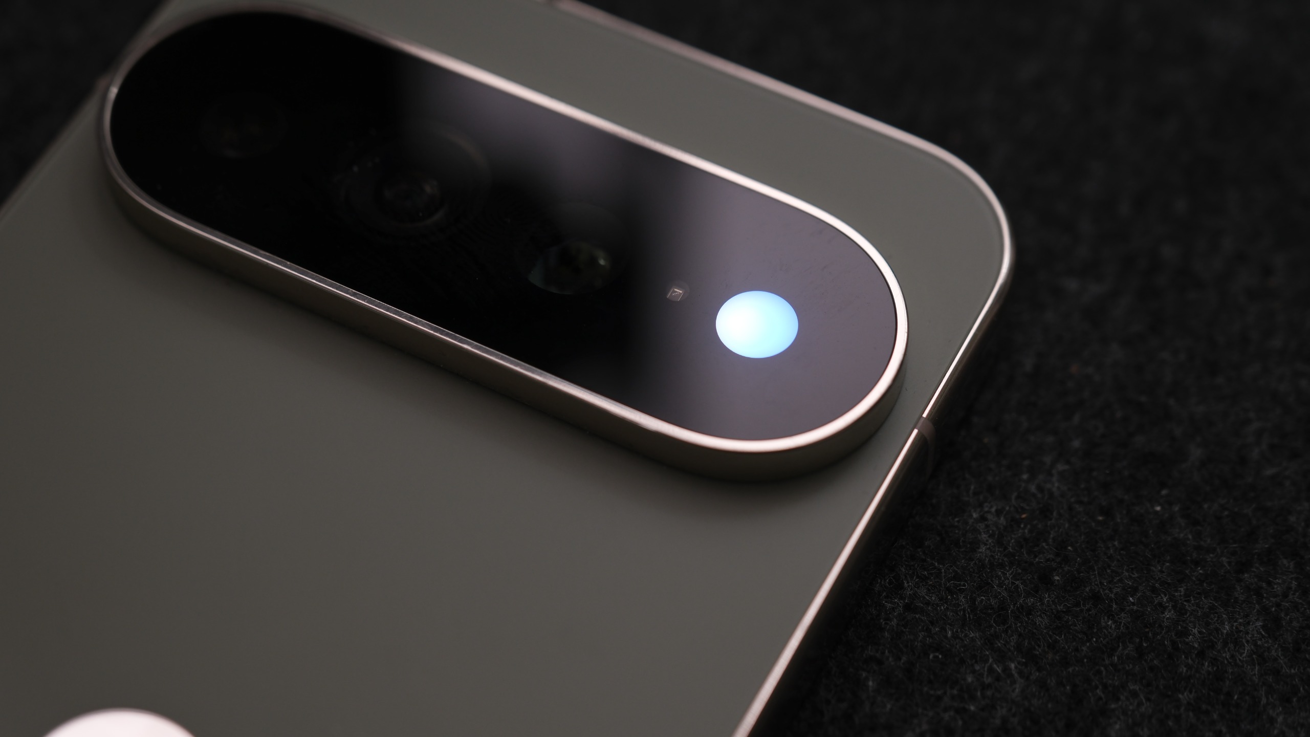 Google Pixel 11 Pro XL light lit up blue