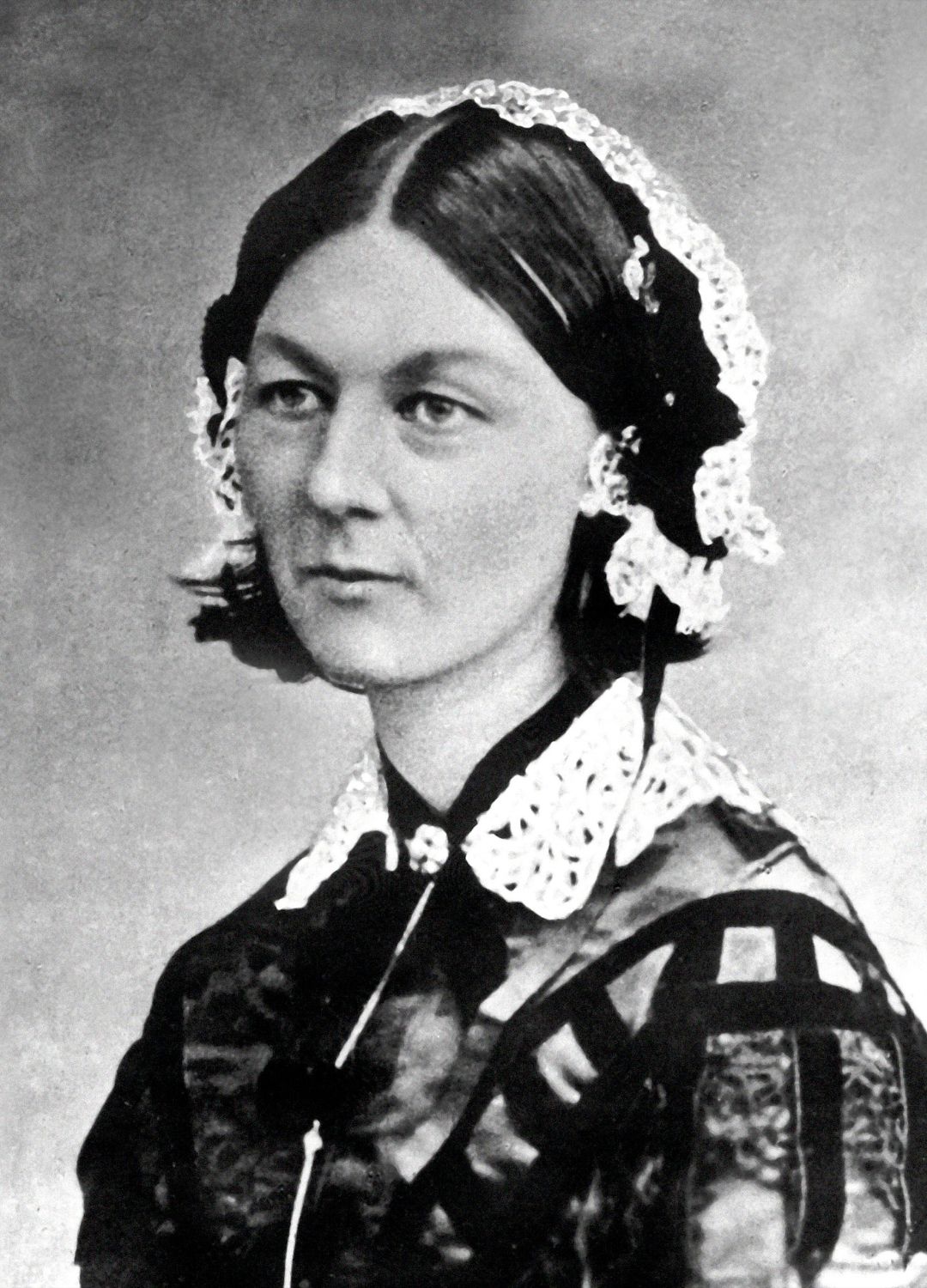 A black and white portrait photo of Florence Nightingale