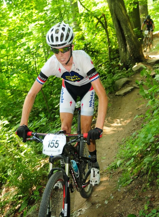 Lucas Newcomb (Specialized) riding to victory in the men's 17-18 race