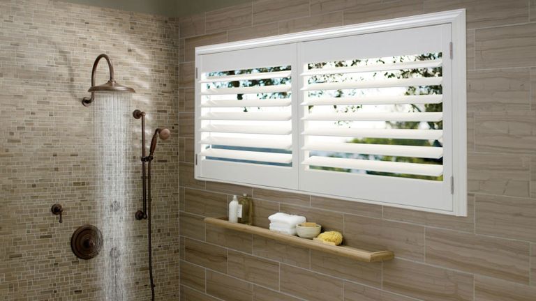 Shower with slim landscape shower window with white shutters