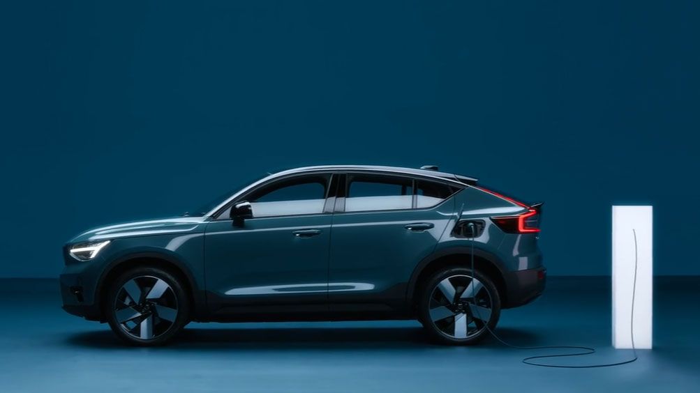 The new Volvo C40 electric car has a 260 mile range that will increase ...