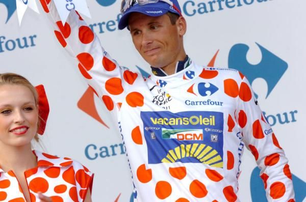Johnny Hoogerland (Vacansoleil-DCM) retains the king of the mountains jersey.