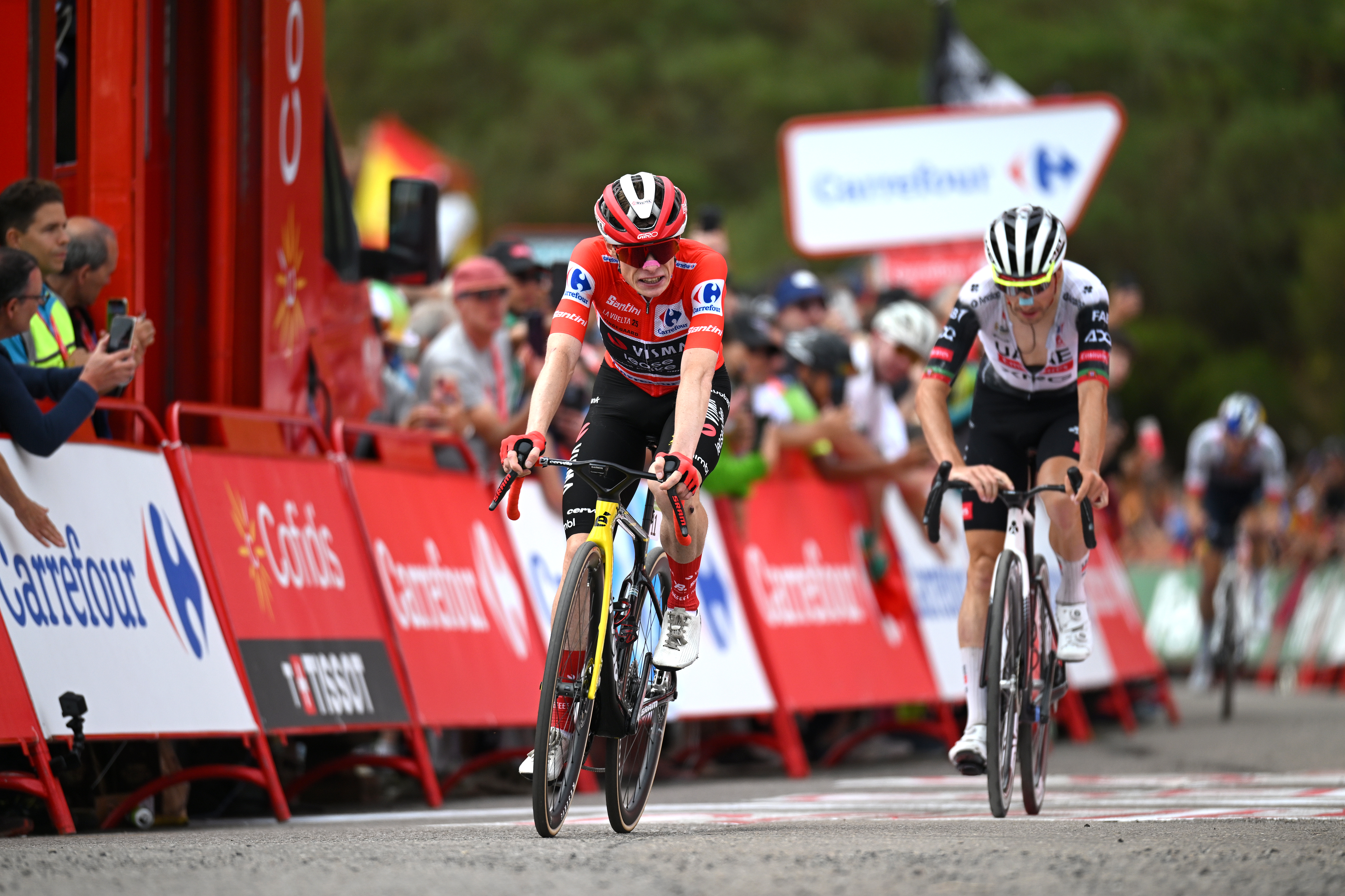 Vingegaard beats Almeida to the line