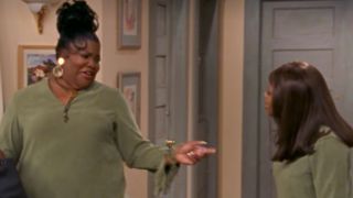 Mo'Nique and Countess Vaughn wearing matching green shirts on The Parkers