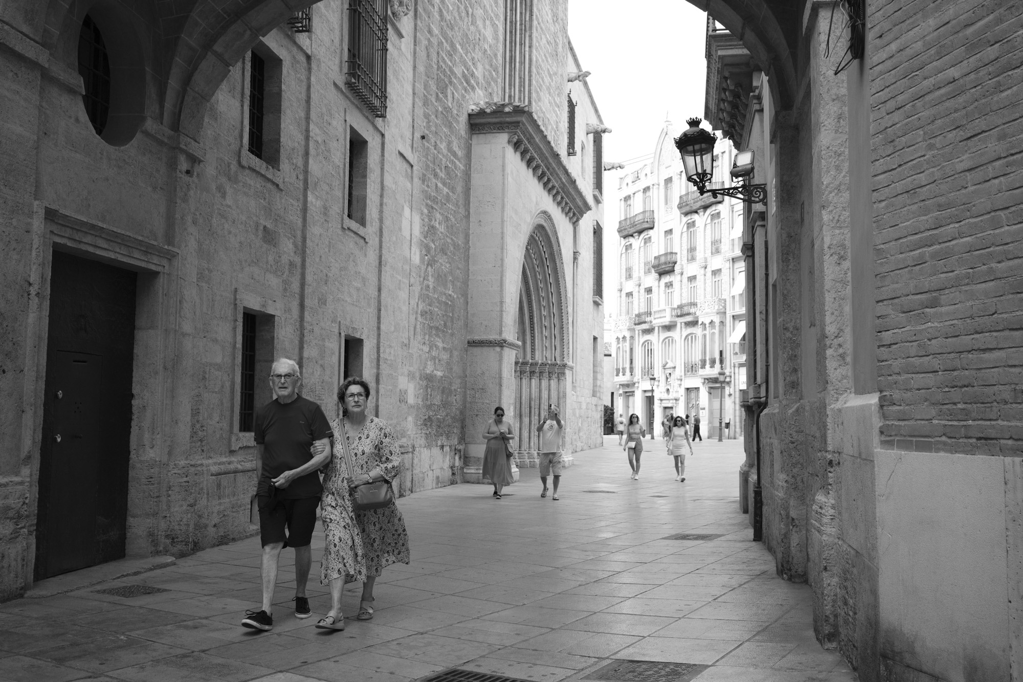 Street photography in Valencia, Spain, taken with the Fujifilm X-E5 mirrorless camera and XF 23mm f/2.8 lens