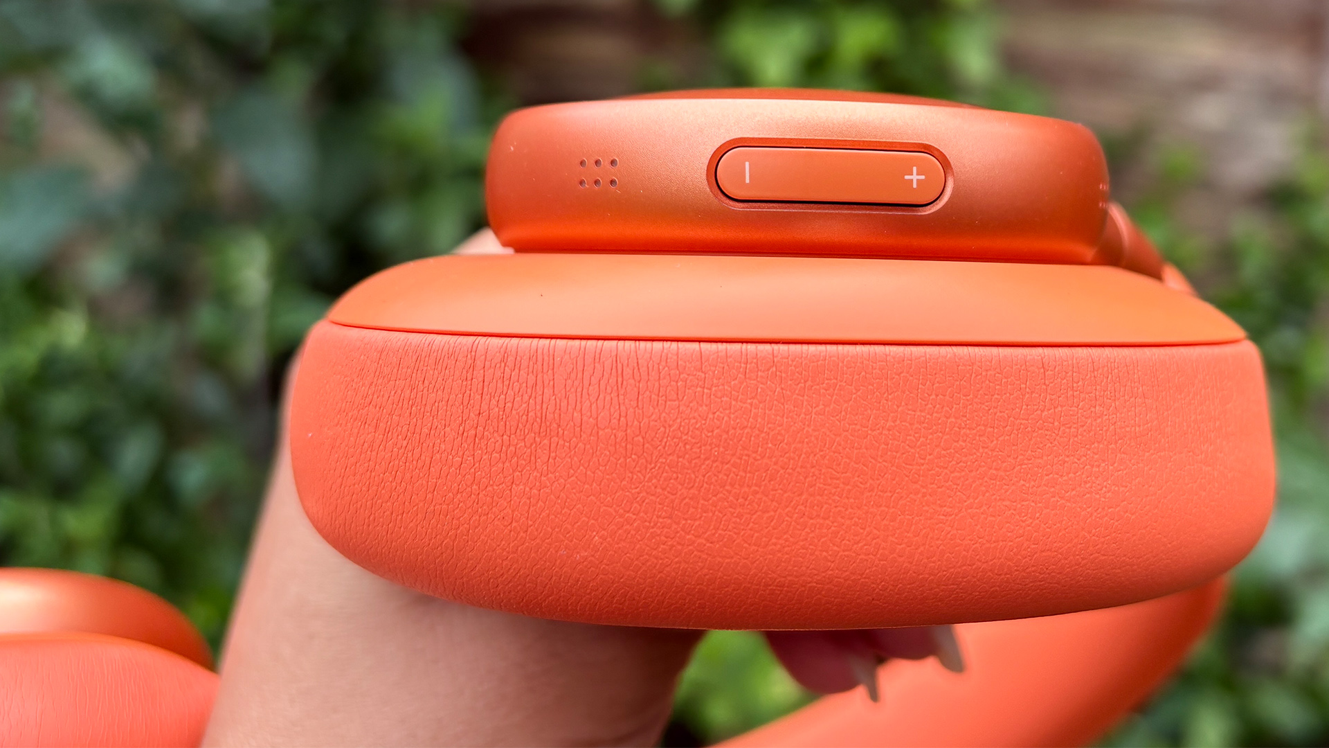 Close up of volume button on JBL Live 780NC wireless headphones