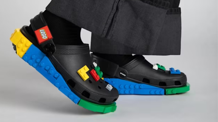 Person wearing Lego Masterbrand Clogs