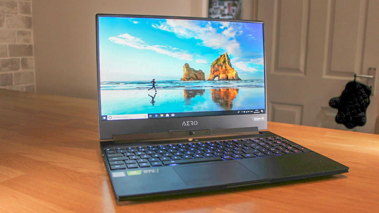 MacBook本体 Gigabyte Aero 15 inch 2018 Amazon.com: Gigabyte AERO 15 OLED Thin and Light Laptop