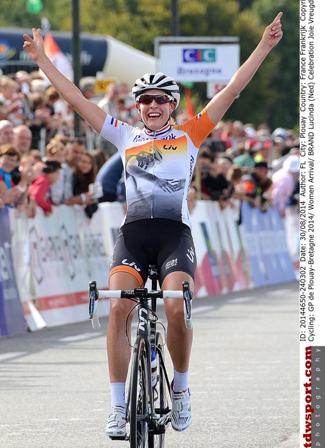 Lucinda Brand (Rabo Liv Women Cycling Team) takes the win