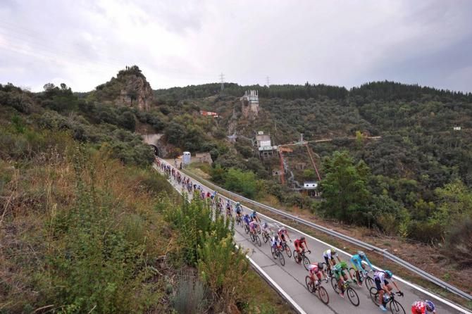 It wasn't a great day weather wise but the peloton enjoys a brief respite from the rain