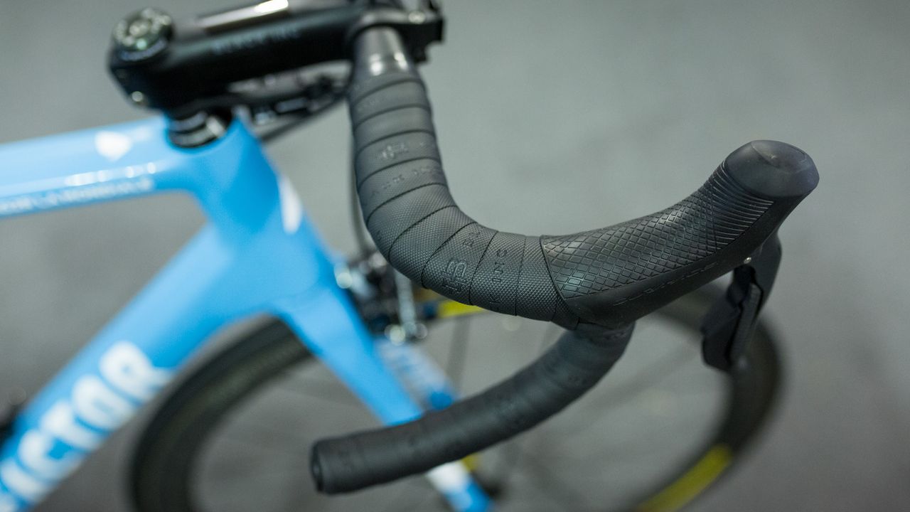 Black Inc also provide the team with subtle, black handlebar tape