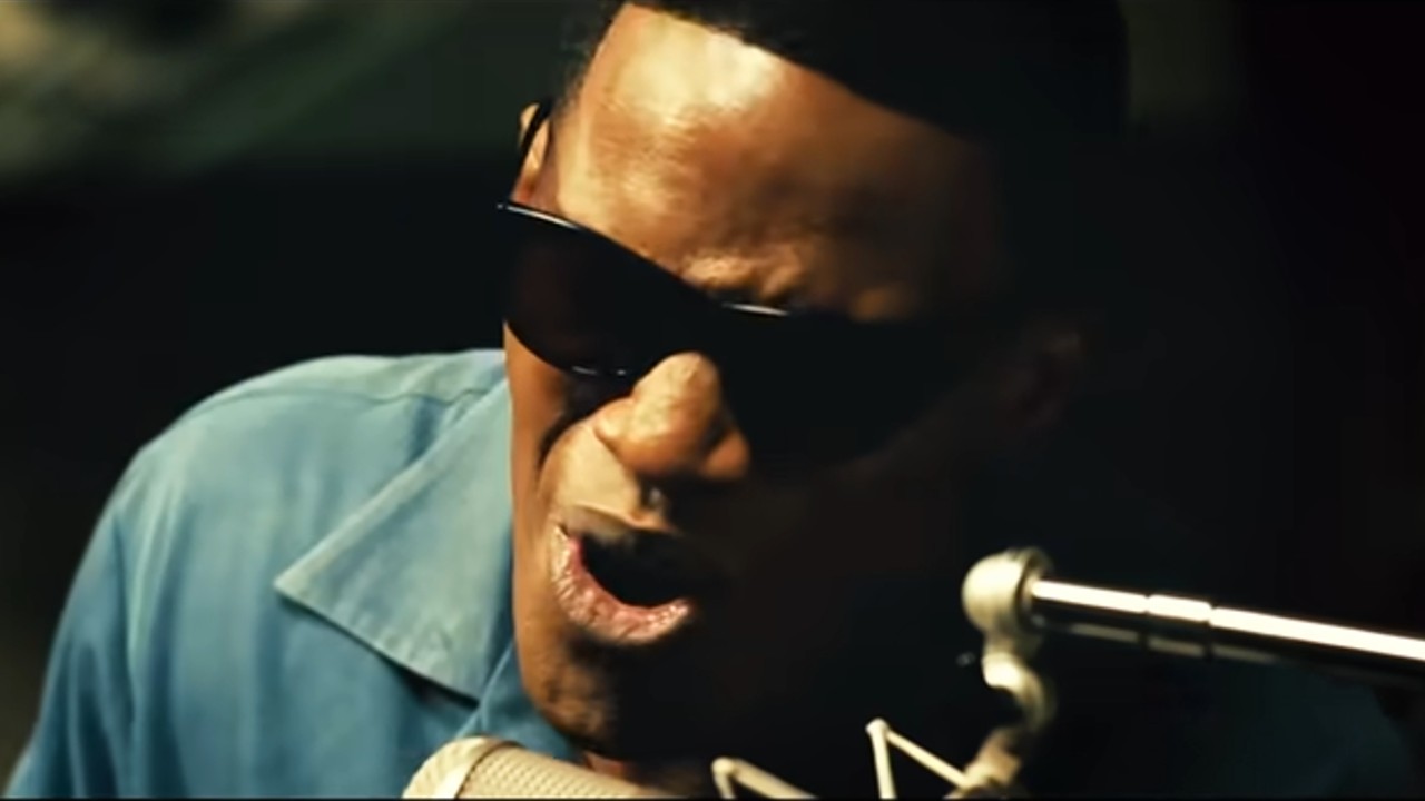 Jamie Foxx comme Ray Charles dans Ray