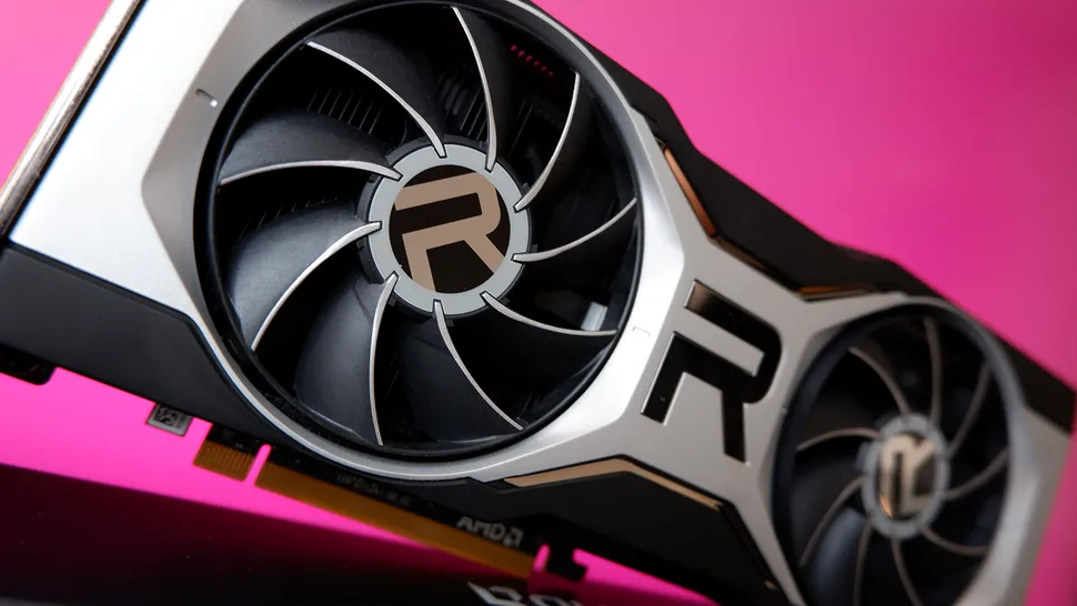 Видеокарта AMD Radeon RX 6700 XT на градиентном фоне