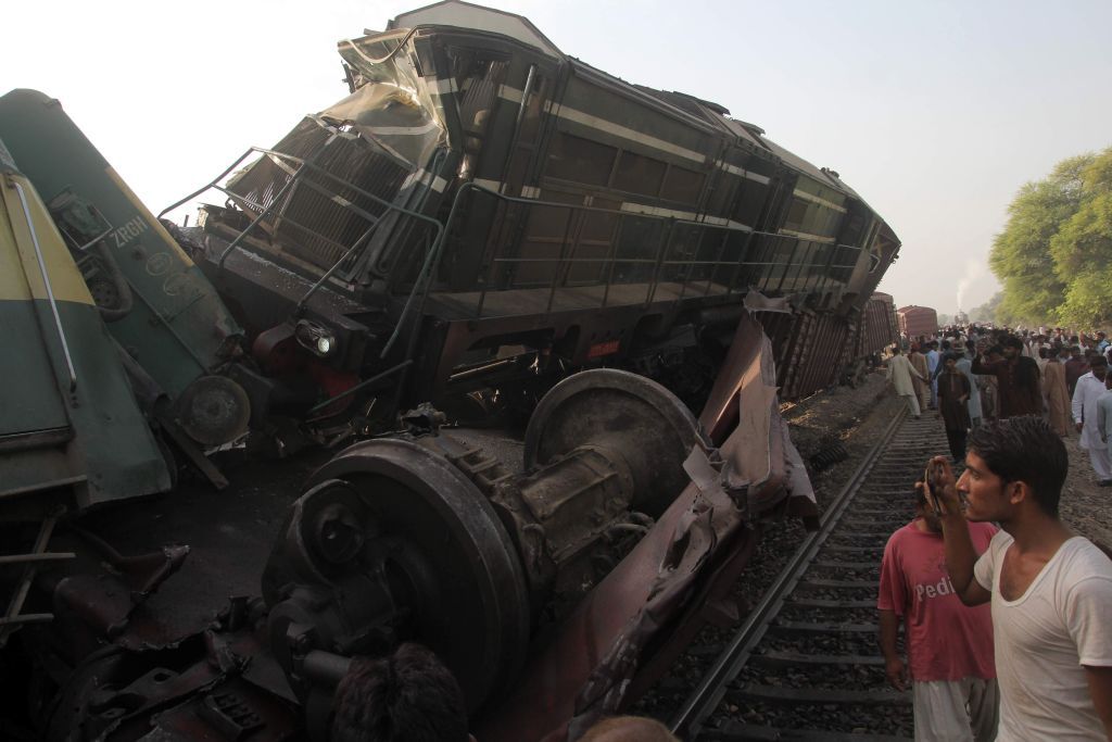 Train collision near Multan, Pakistan