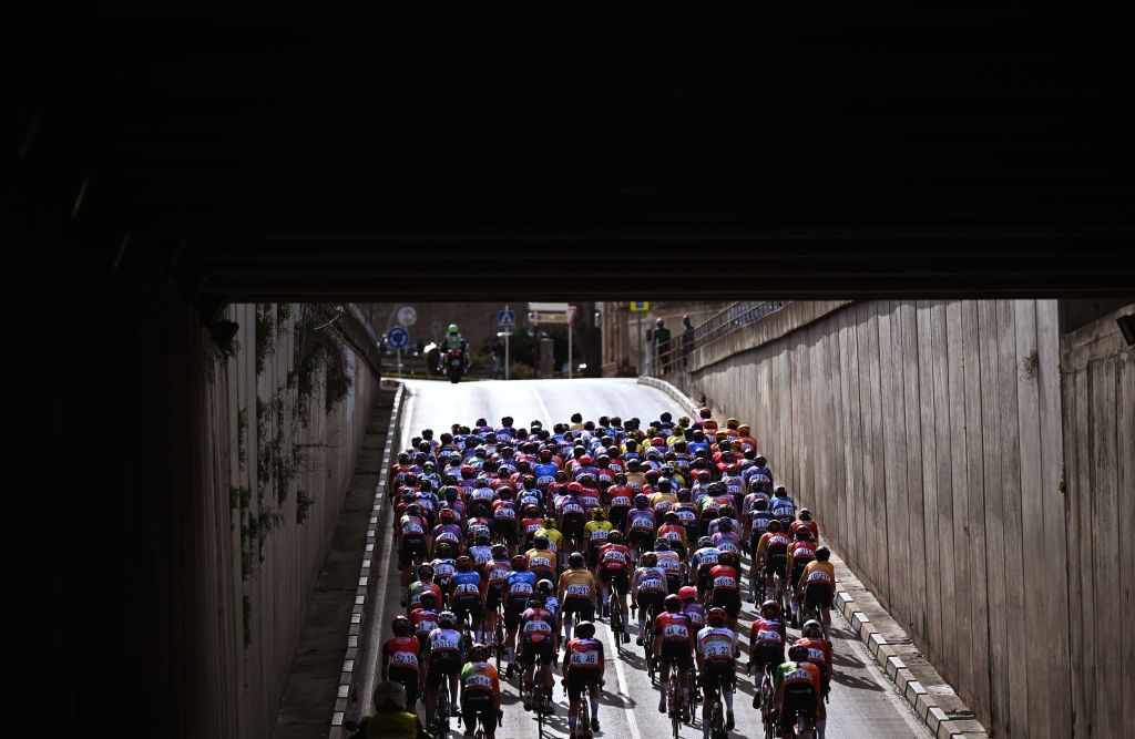 GANDIA SPAIN FEBRUARY 13 A general view of the peloton competing during the 9th Setmana Ciclista Volta Femenina de la Comunitat Valenciana 2025 Stage 1 a 112km stage from Alzira to Gandia on February 13 2025 in Gandia Spain Photo by Szymon GruchalskiGetty Images