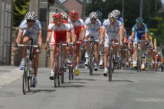 VC La Pomme Marseille and Cofidis control the tempo.