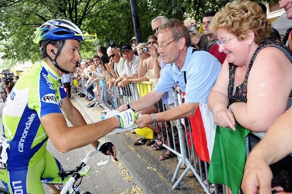 Ivan Basso meets some fans prior to the start of stage 10.