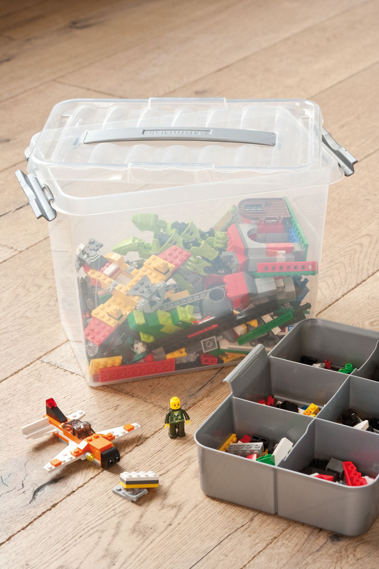 Lego storage ideas: Leo in a box