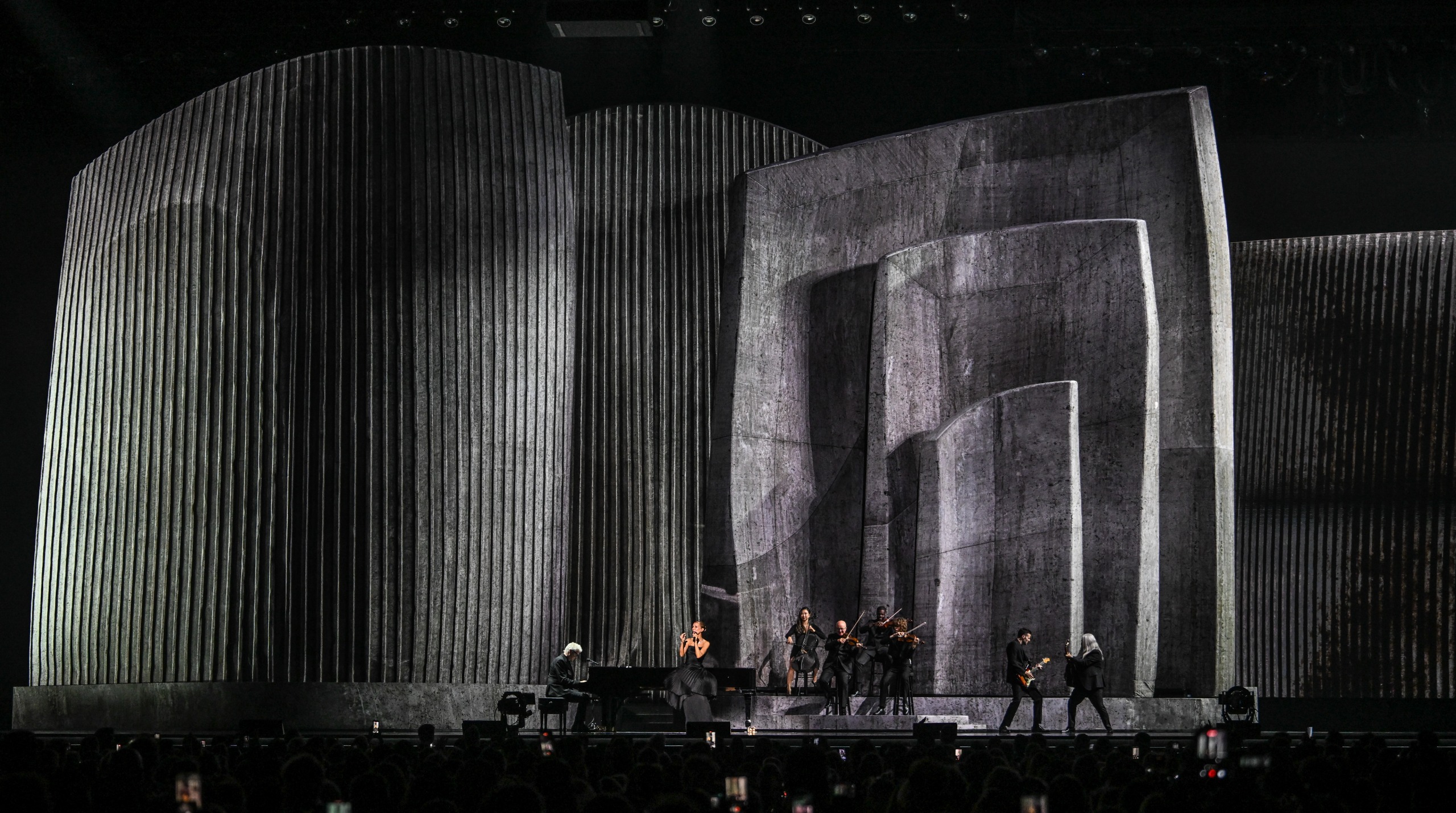 Celine dion stage by willo perron