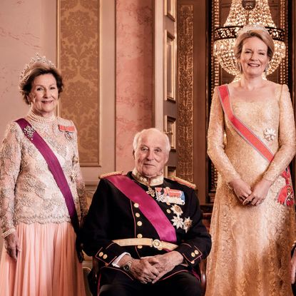 Queen Sonja, King Harald, Queen Mathilde, Prince Philippe and Crown Prince Haakon at a state banquet