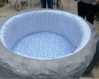 Lay-Z-Spa Zurich tub after inflation