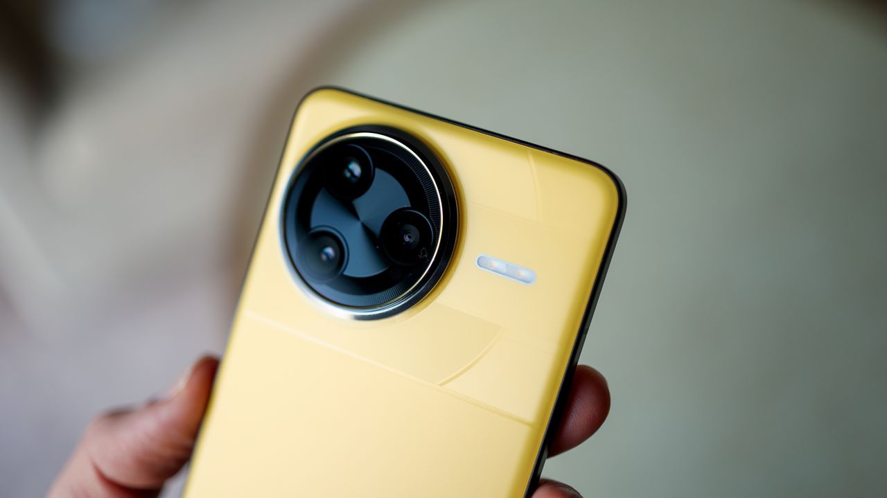A photo of the Poco F7 Ultra in yellow