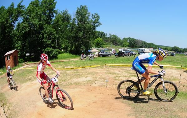 Georgia Gould (Luna Pro Team) tries to distance herself from rivals Lea Davision (Specialized) and Emily Batty (Subaru-Trek)