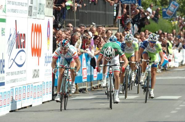 Angel Vicioso Arcos (Androni Giocattoli) pips Giovanni Visconti (Farnese Vini - Neri Sottoli) to the line