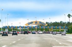 Cars wait to enter the Magic Kingdom at Disney World in 2022