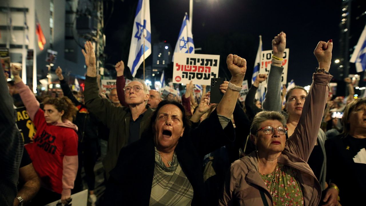 Israeli protesters demand Benjamin Netanyahu&#039;s resignation