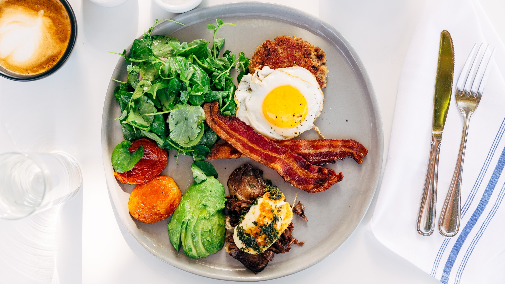 Plato de comida para dieta keto