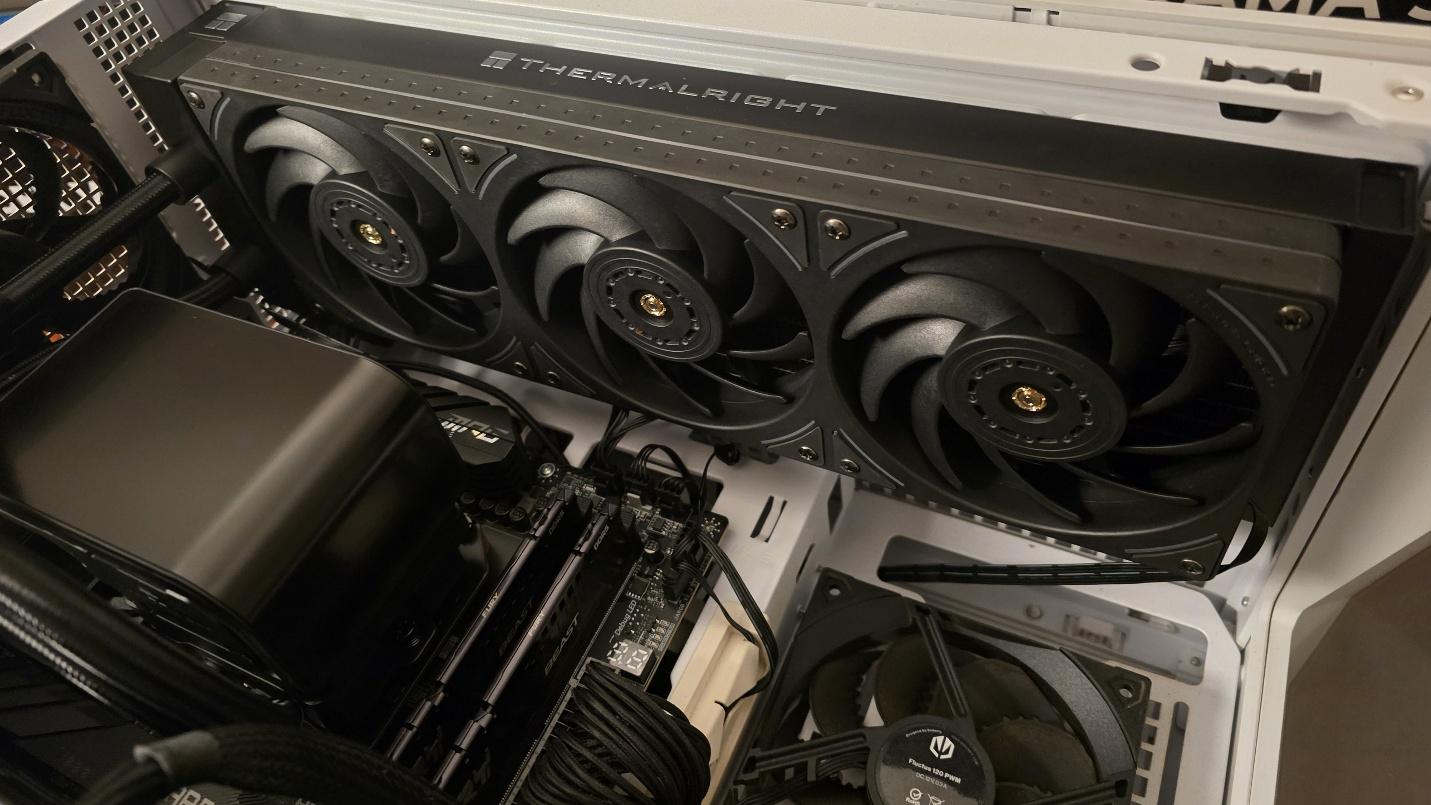 ثيرمالرايت ووندر فيجن 360 UB ARGB أسود