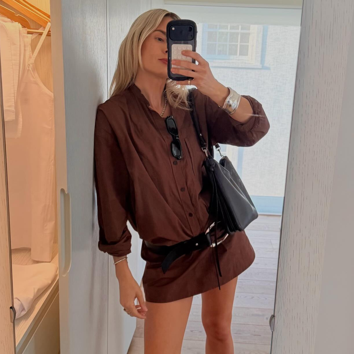 An image of a woman wearing non black ballet flats outfit summer 2026