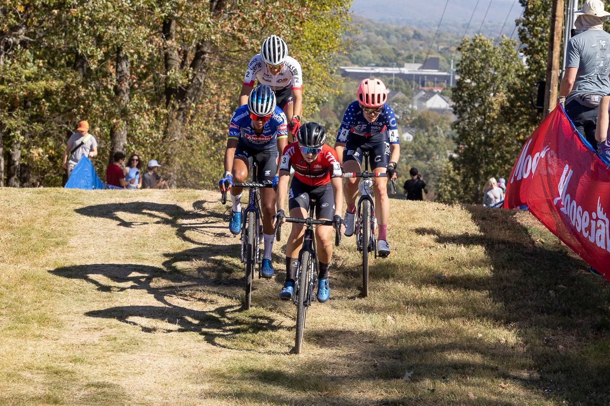 Clara Honsinger (EF Education-TIBCO-Svb), Ceylin Del Carmen Alvarado (Alpecin-Deceuninck), and H&Atilde;&copy;l&Atilde;&uml;ne Clauzel (AS Bike Racing) closed down the gap to Inge Van Der Heijden (777) on the Electric Avenue climb.