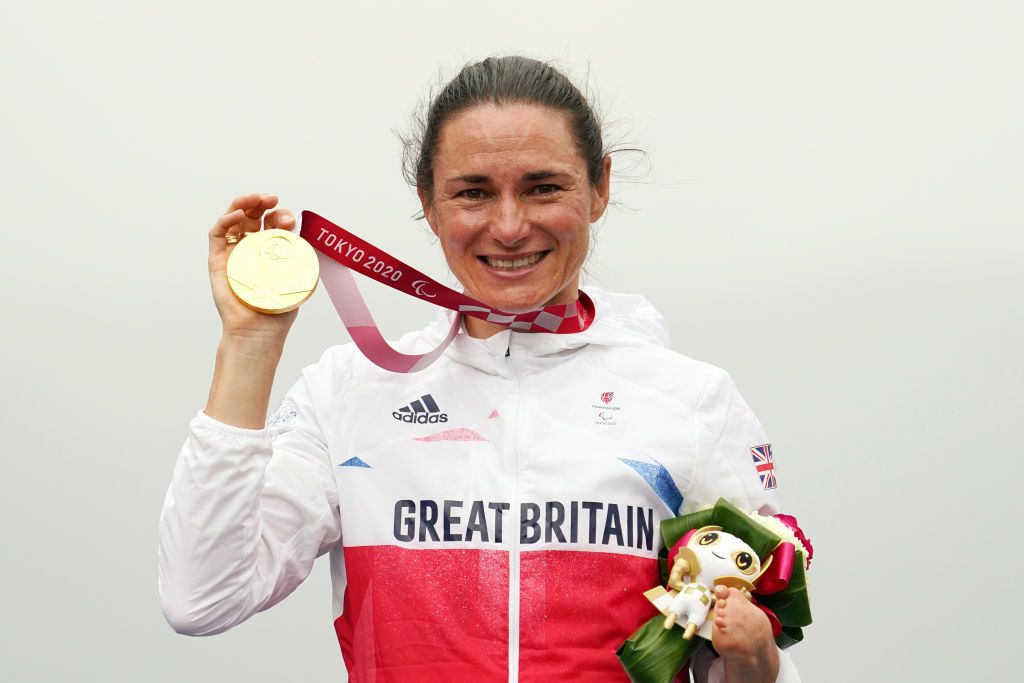 Sarah Storey of Team Great Britain with her gold medal from the women&#039;s C5 Time Trial on day 7 of the Tokyo 2020 Paralympic Games