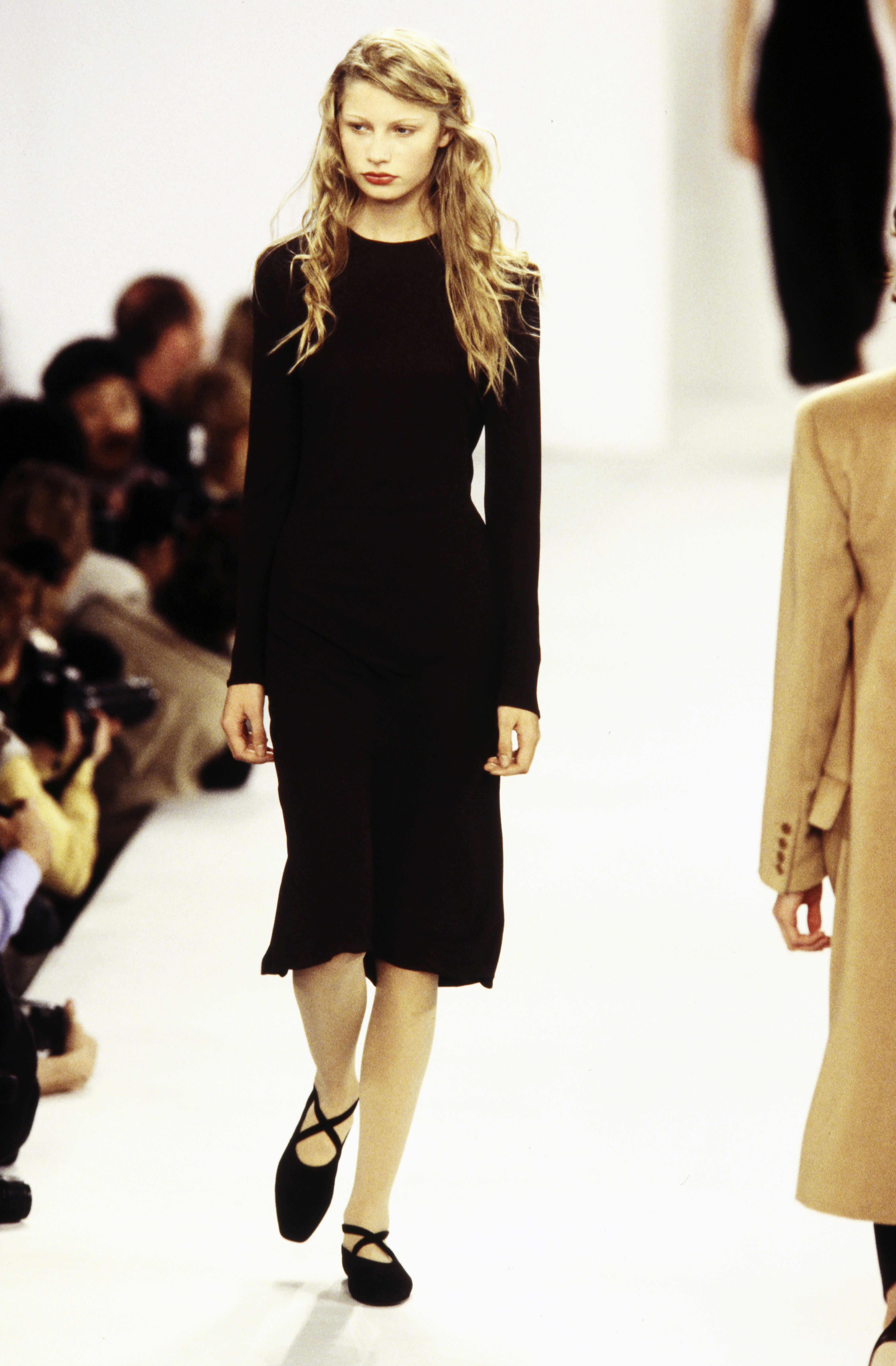 Model Kirsty Hume walking the Calvin Klein Collection Fall 1994 Ready To Wear Runway Show.
