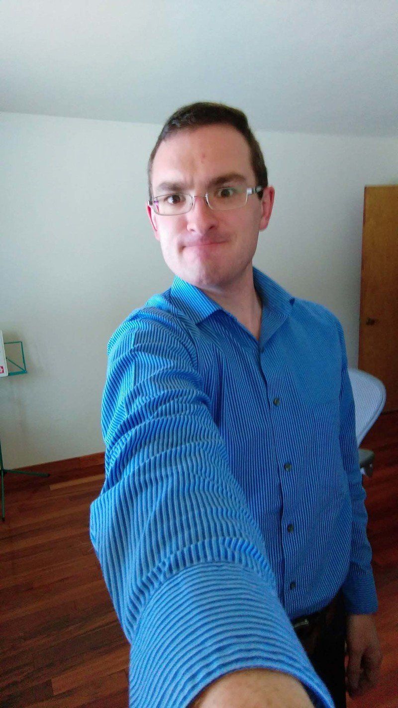 HTC Desire Eye front camera sample &mdash; full extension
