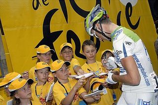 Frenchman David Le Lay (Agritubel) signs autographs for young fans.