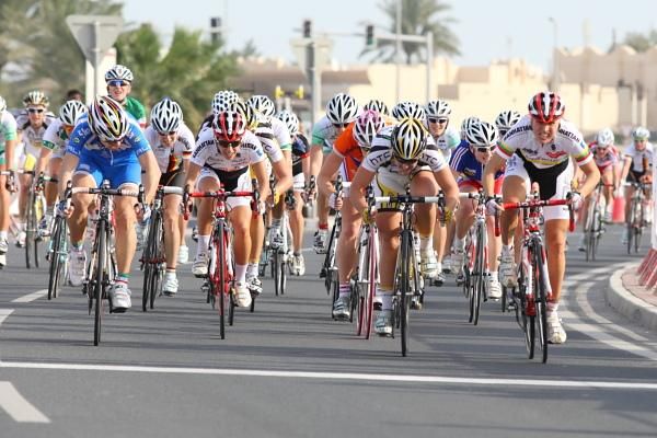 Giorgia Bronzini (Italy) sprints against Chloe Hosking (Columbia - HTC Women) and stage winner Rasa Leleivyte (Safi-Pasta Zara).