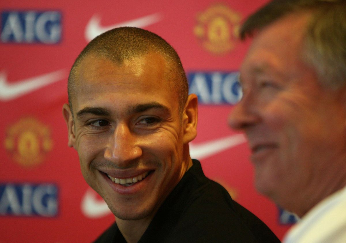 Henrik Larsson with Sir Alex Ferguson in a press conference after agreeing to join Manchester United on loan from Helsingborg, 2006