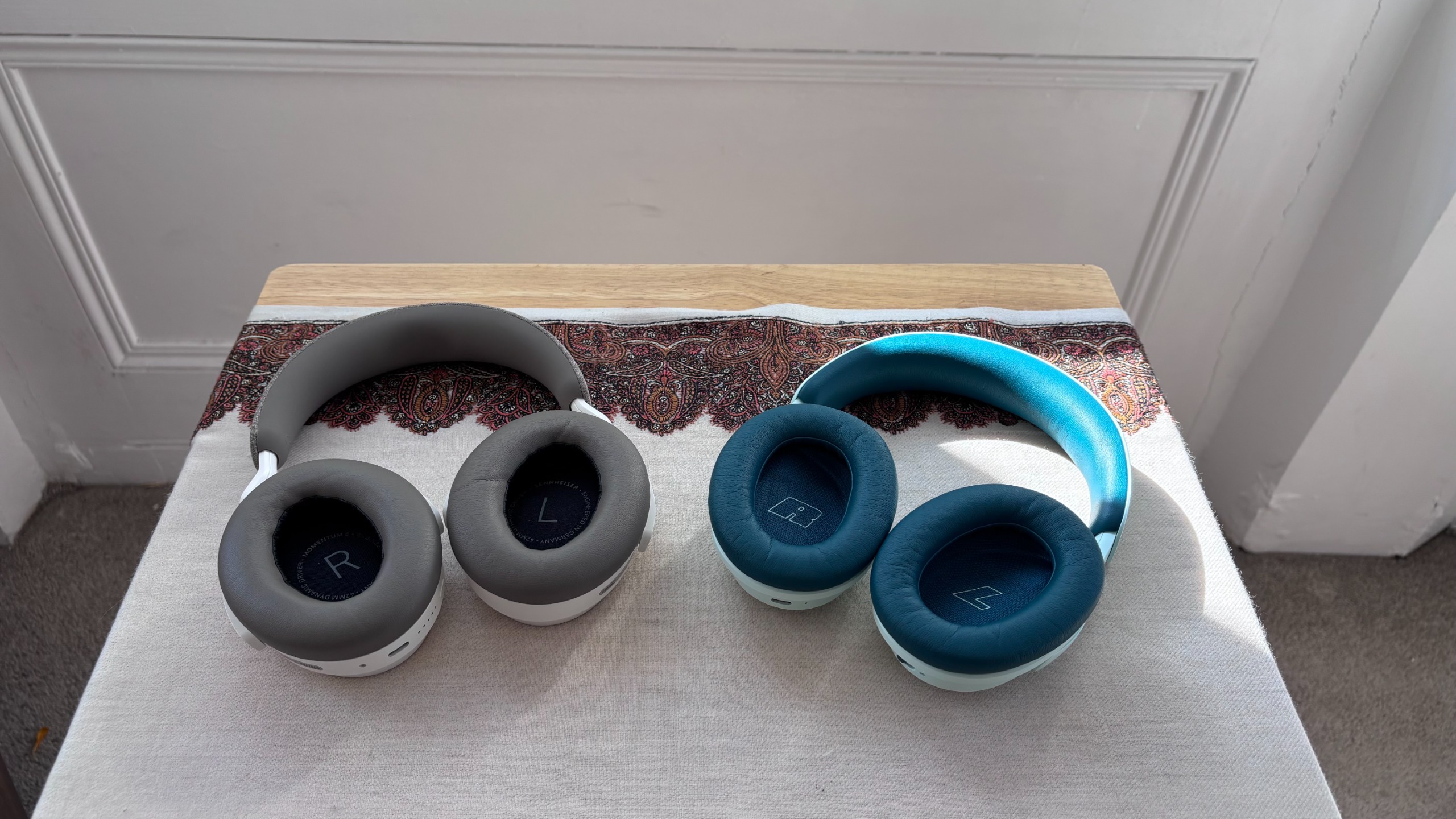 Bose QuietComfort Headphones (2nd Gen) Vs Sennheiser Momentum 5 Wireless with earcups facing up