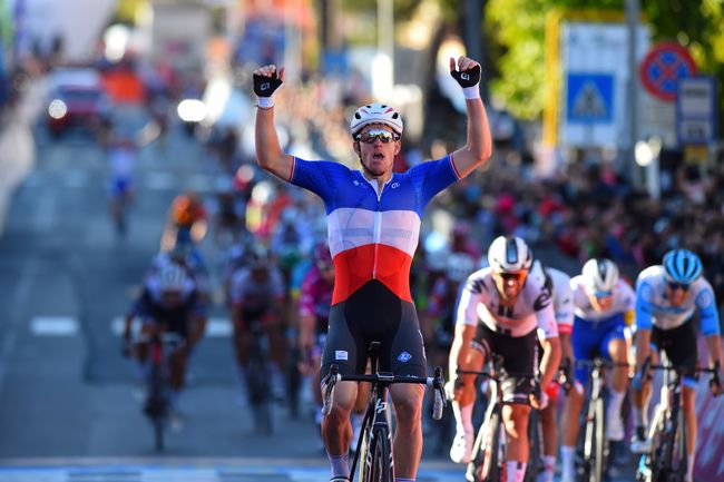 Démare domina lo sprint a Mater (foto: Bettini)