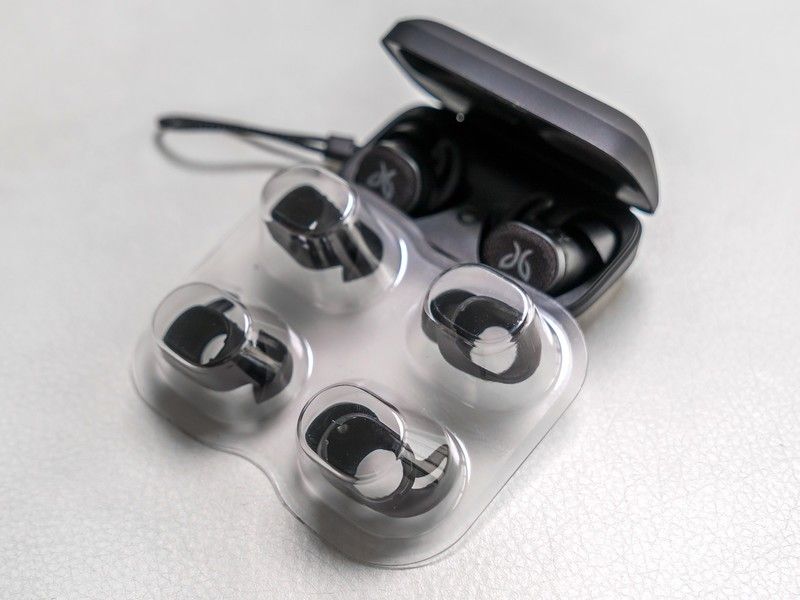 Can you make calls with Jaybird Vista 2 earbuds