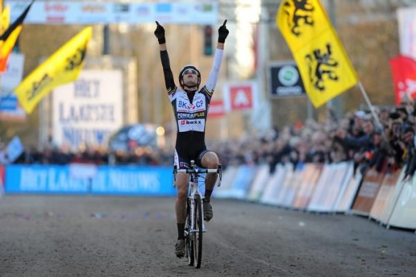 Niels Albert (BKCP &ndash; Powerplus) celebrates his win in Antwerp.
