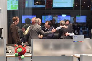 Rosetta Mission Crew Congratulations After Philae Touchdown