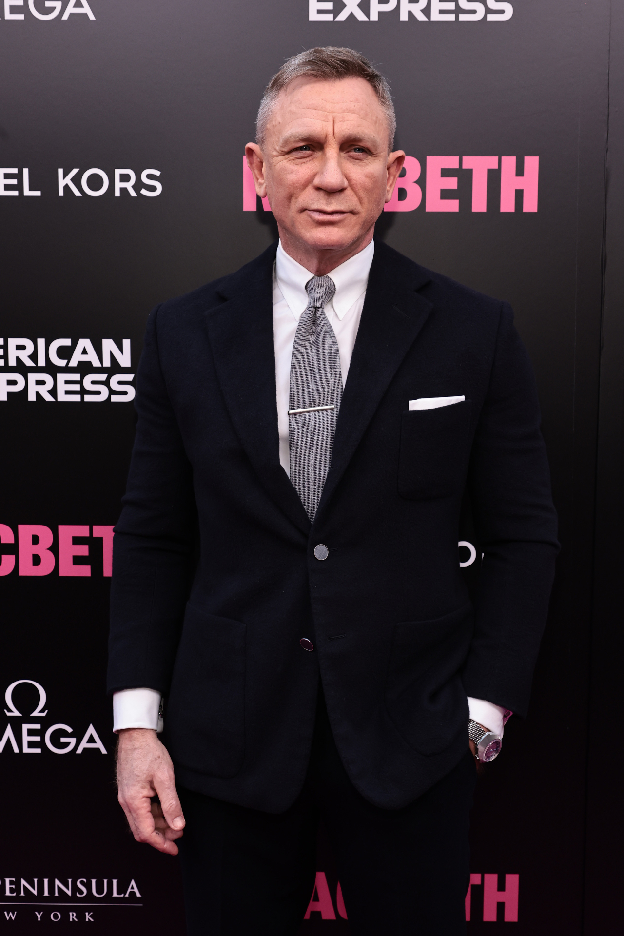 Daniel Craig Still Knows How To Rock A Suit For His First Post-James ...