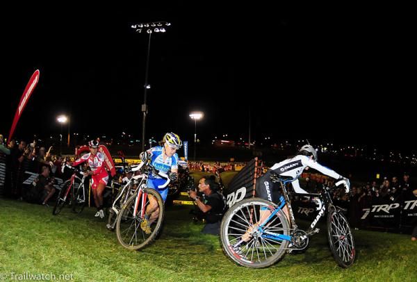Kelli Emmett (Team Giant) heading up the chasers.