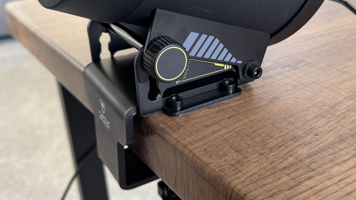 The mounting clamps of the Turtle Beach VelocityOne Race KD3